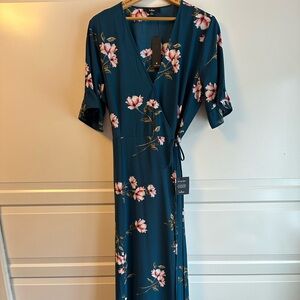 Beautiful, new with tags long floral Lulus dress